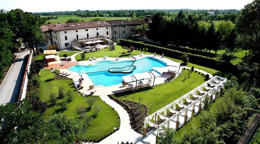 Il portico della Tenuta Canova, dove si terrà il ricevimento